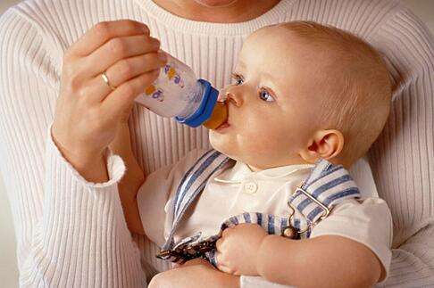 6个月婴儿喂养要注意的问题有哪些？