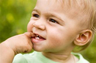 早教知识：预防宝宝磨牙的五大对策