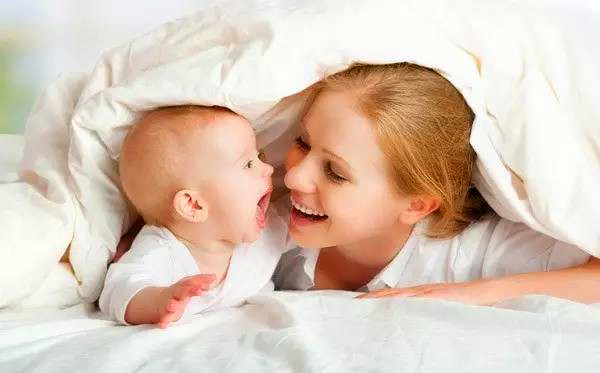 早教初期，温柔抚触对宝宝好处多多，您做了吗？