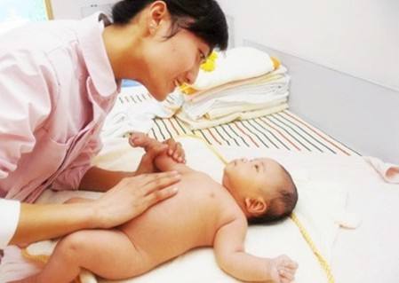 什么是婴儿抚触？宝宝抚触的十二种神奇效能