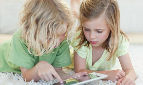 如何控制孩子玩手机，孩子玩手机的危害太多了