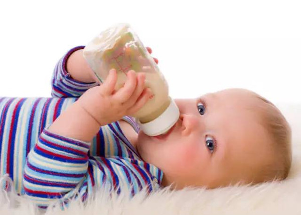 孩子的生长发育离不开牛奶，但是这种牛奶最好别给孩子喝！