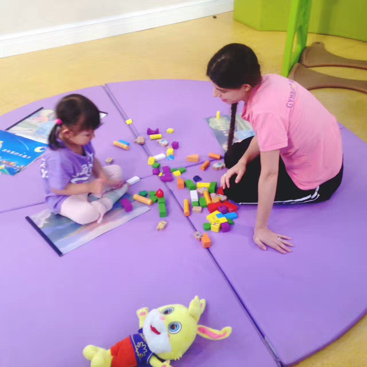 早教有必要上吗：上早教浪费钱，不上早教浪费孩子的人生