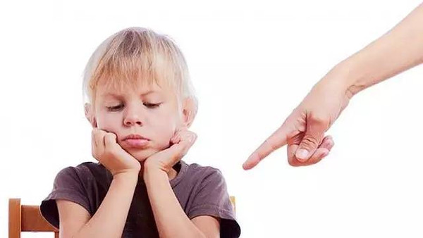 孩子很难坦然面对批评？教育孩子有这几点很重要