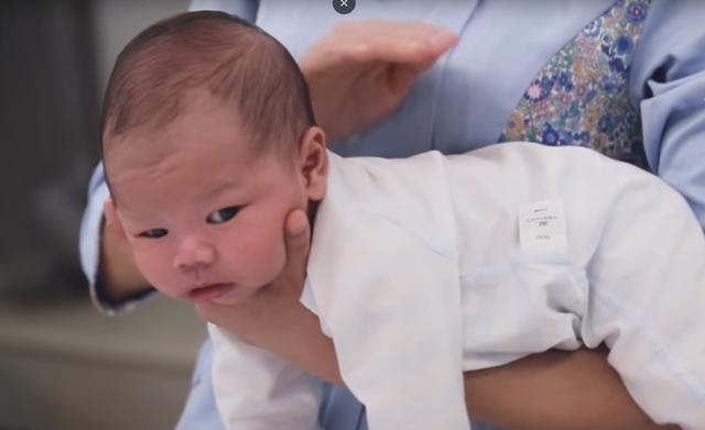 宝妈宝爸必学的抱宝宝正确姿势!三种错误抱法宝妈竟全犯了! 宝妈宝爸必学的抱宝宝正确姿势!三种错误抱法宝妈竟全犯了!
