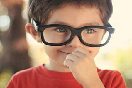 如何预防宝宝高度近视？