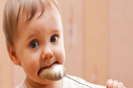 如何训练宝宝抓东西