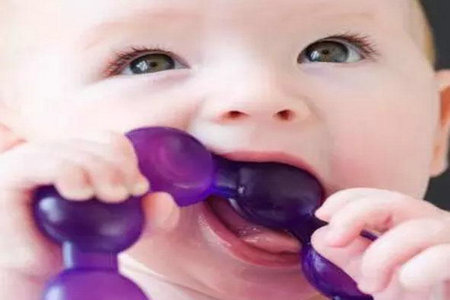 宝宝爱咬人，妈妈该怎么办