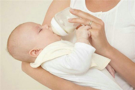 如何给宝宝选择奶粉，妈妈们应该知道的方法