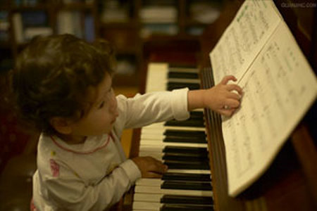 家长怎样确定孩子学钢琴的最佳年龄？