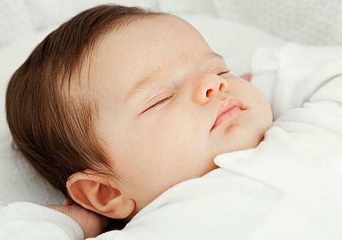 如何哄睡两个月的宝宝？