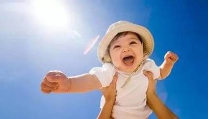 如何正确地给新生儿晒太阳？