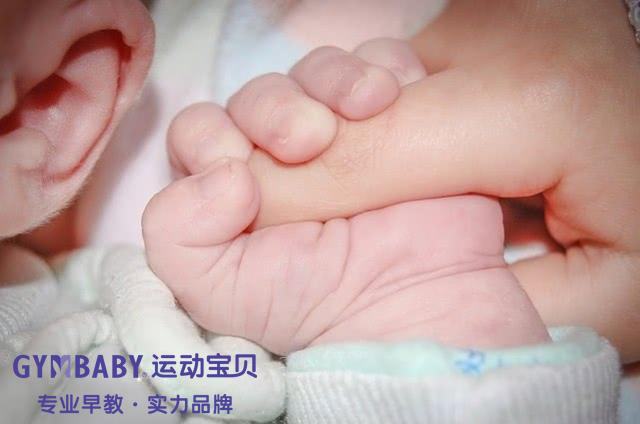 婴儿护理知识，照顾新生儿这些护理常识必须懂