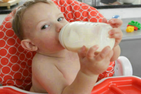 如何给宝宝换奶粉?