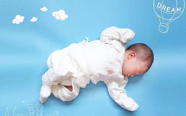刚满月的宝宝一般多少斤？每天每顿喝多少毫升牛奶？