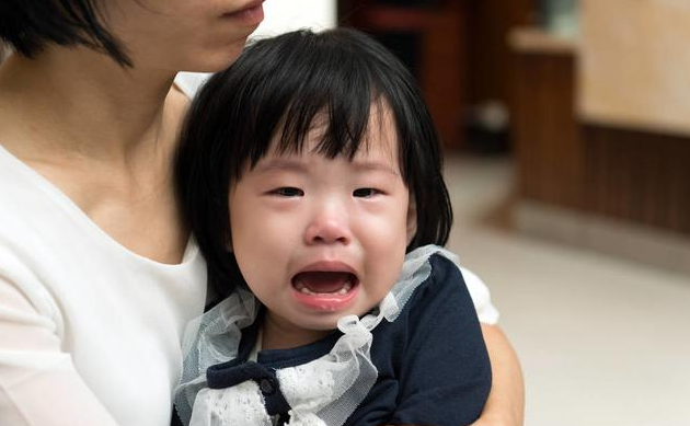 为什么宝宝爱假哭？哈佛大学给出的答案让人感叹，不愧进化为人