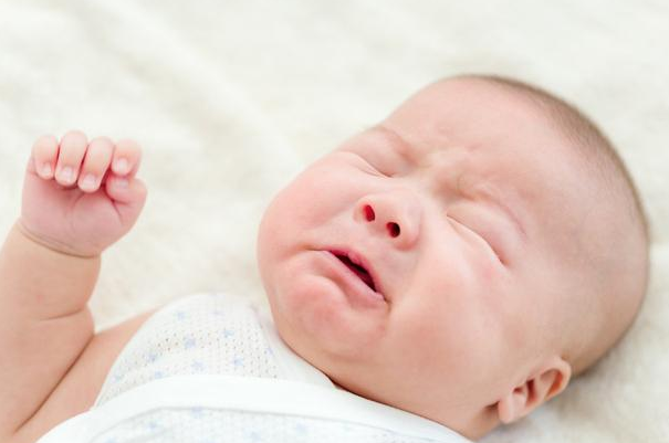 婴儿肠绞痛怎么办？医生建议：做好3点预防，孩子不遭罪
