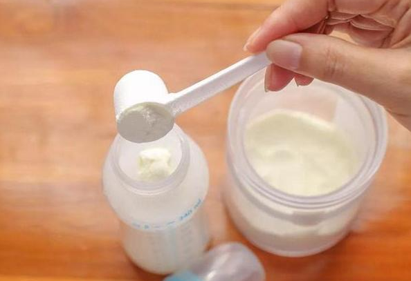 宝妈给孩子冲奶粉时，这3种“水”尽量不要用，对宝宝有害无利