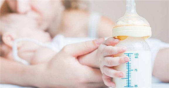 早教机构中心：母乳宝宝夏季需要喝水吗？