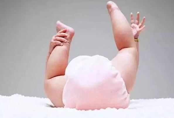孩子有这4种表现时，证明该戒尿不湿了，宝妈们别错过“好机会”