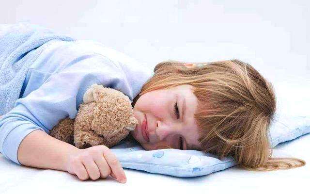 早教品牌中心：给新生儿一个好的睡觉方式