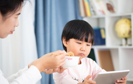 孩子不爱吃饭，如何提高食欲？科学喂养是关键，5个小妙招很实用