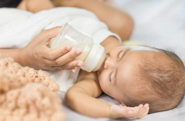 寶寶喜歡奶睡需要戒掉嗎？了解真相，母乳哺育更輕松