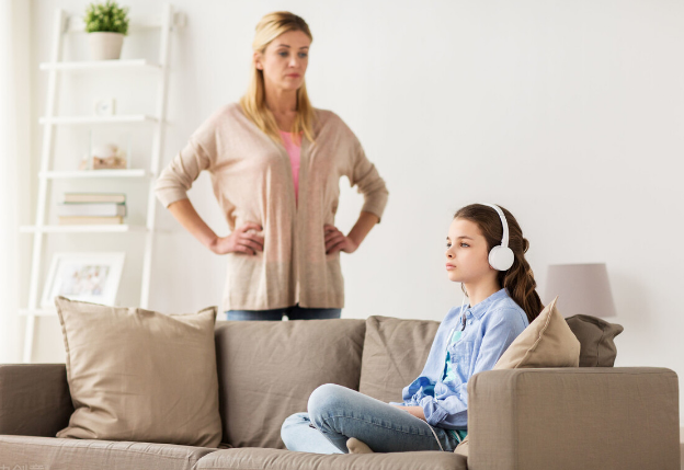 孩子被吼时为何会沉默？知道这三个原因及后果，你还会吼孩子吗？