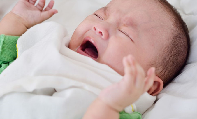 面对宝宝抱着睡放下哭习惯，掌握这几招就可以搞定，值得宝妈学习